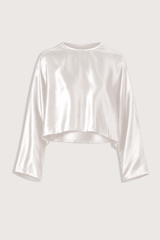 flat lay Louise Blouse Champagne Long length
Clean, refined hem
Crew neck
Relaxed fit
77% Acetate, 23% Polyester