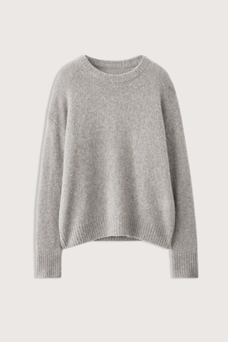 flat lay Lova Cashmere/Silk Sweater Cloudy light grey Featherlight silk cashmere composition
Relaxed silhouette
Ribbed round neck
Dropped shoulders
Full-length sleeves
77% Cashmere, 23% Silk