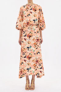 front profile model wearing Lucie Bubble Sleeve Top camelia  Floral printed
Quarter sleeve
Drawstring hem
Puff sleeves
Crewneck
100% COTTON