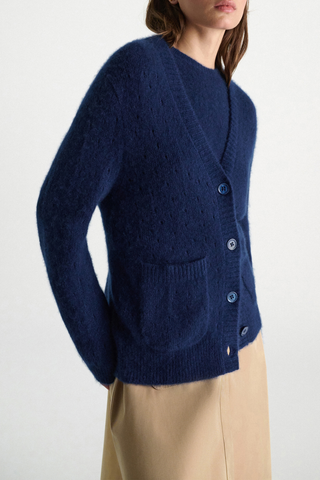 side profile model wearing Luxury Love Cardigan ocean blue Deep V-neckline
Relaxed style
Front&nbsp; patch pockets
Allover open pointelle patterning
100 % Cashmere
Ribbed knit trim