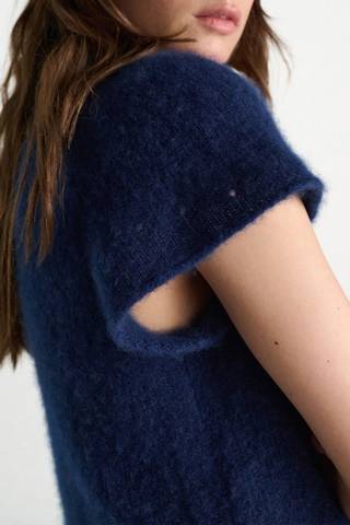 close up sleeve detail for Luxury Love Pullover Ocean blue Open pointelle patterning on the sleeves
100 % Cashmere
Round neck
Wide draped short sleeves
Rolled cuffs
Ribbed knit trim around the neckline and hem