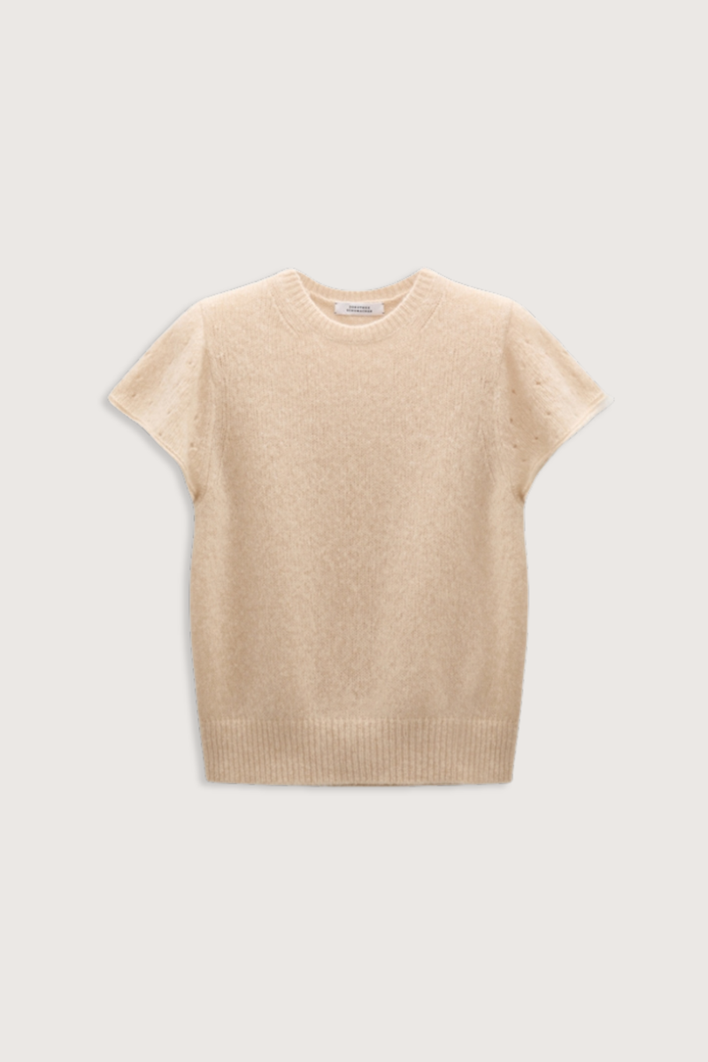 flat lay Luxury Love Pullover Trench beige Open pointelle patterning on the sleeves
100 % Cashmere
Round neck
Wide draped short sleeves
Rolled cuffs
Ribbed knit trim around the neckline and hem