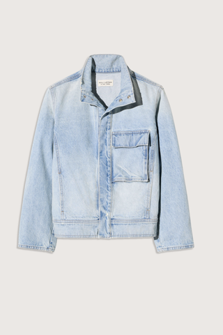 flat lay Marilou Denim Jacket alice wash light blue Oversized fit
Utilitarian design
Japanese non-stretch denim cotton
Stand up collar
Snap front closure
Front chest flap pocket