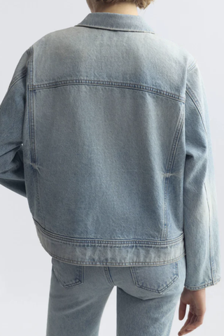 back profile model wearing Marilou Denim Jacket alice wash light blue Oversized fit
Utilitarian design
Japanese non-stretch denim cotton
Stand up collar
Snap front closure
Front chest flap pocket