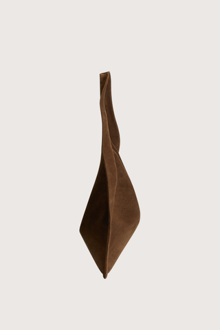 side profile Market Tote Suede Bag suede rider chocolate brown Shoulder style
Magnetic closure
One internal zip pocket
Internal slide-in phone pocket
Smooth suede exterior
Round shape
Tapered straps
100% Calfskin Suede