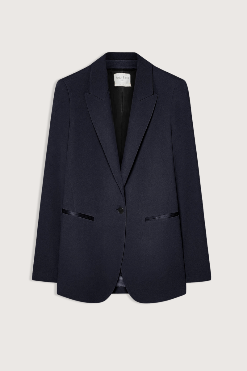 flat lay Matte Envers Satin Jacket  Notte
Contrasting glossy satin around the neckline and welt pocket
Spiced shades
Peak lapels
Inner lining
Mid-length jacket
Regular shoulders
Loose fit