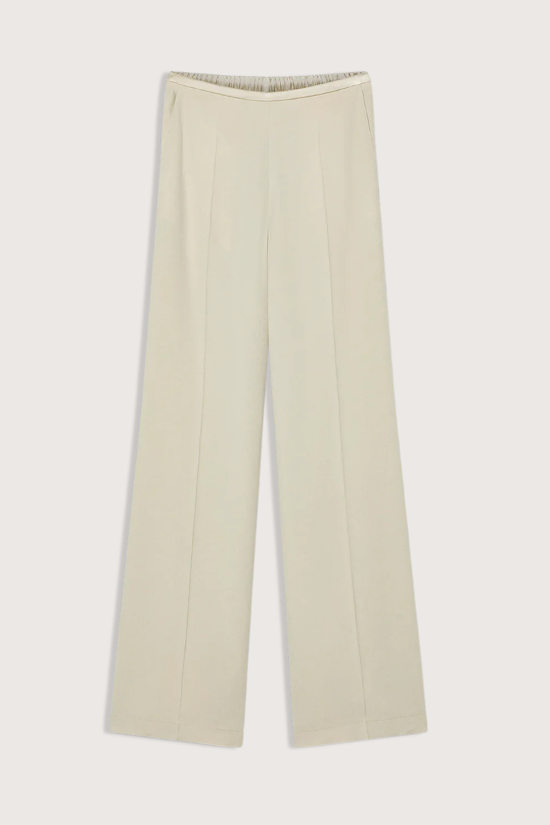 flat lay Matte Envers Satin Pant Argilla High–waisted
Flat front construction
Side zip
Gliding over the silhouette
Contrasting shiny satin waistband
Medium waist trousers
Elastic waistband