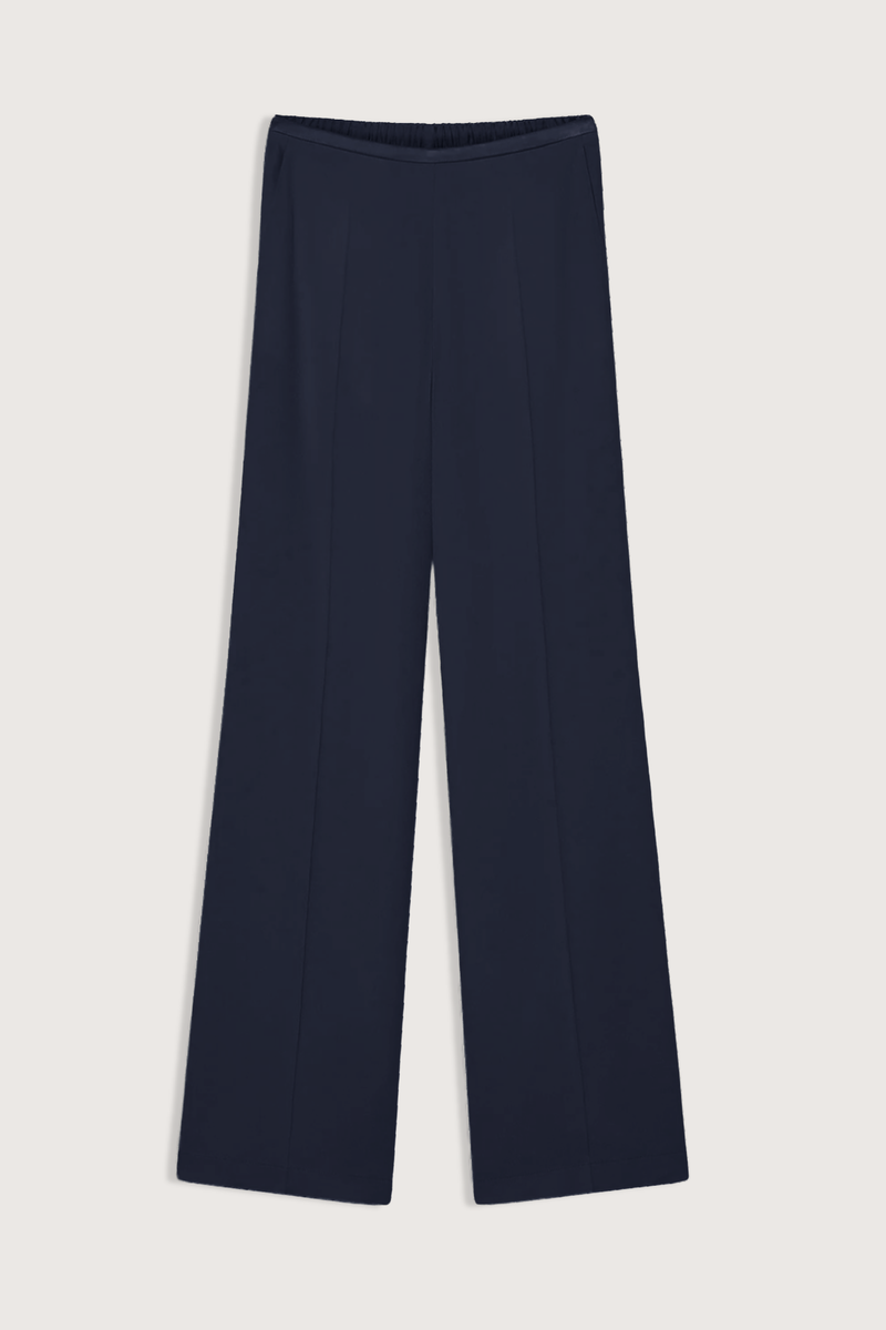 flat lay Matte Envers Satin Pant Notte 
High–waisted
Flat front construction
Side zip
Contrasting shiny satin waistband
Elastic waistband