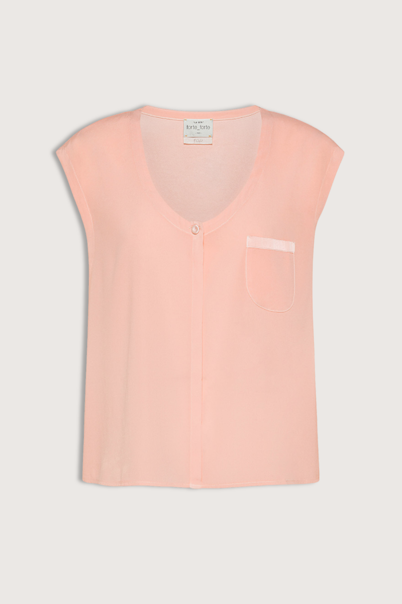 flat lay Matte Stretch Silk Top Alba Silk
Short sleeve
Single top button exposed
Scoop crew neck
Chest pocket