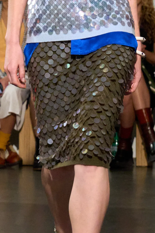 front profile model wearing Matteo Pailette Skirt olive Pointelle knit
Pencil skirt style
Sequin embroidery throughout
High waist
Skirt falls straight from hip to hem
Hem falls below the knee
Ribbed hem
Pull-on style
Merino wool/cashmere