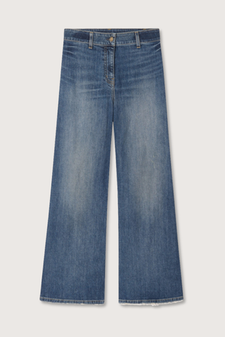 flat lay Megan Jean Classic Wash mid blue Mid-rise
Wide leg jean cotton
Japanese stretch denim
Fitted through waist and hips
Cropped ankle length
Opens to a relaxed leg
No front pockets
No outer side seam
Back patch pockets
Back darts
Zip fly