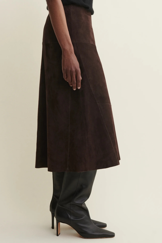 side profile model wearing Melita Goat Suede Skirt mud brown Supple goat suede
A-line shape
Regular fit
100% Goat Leather
Unlined