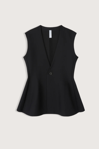 flat lay front Milan Flare Vest black Firm knit texture made from Milan rib
Tight fit at the waist
Single-layer construction
Single-breasted
100% Polyester (Recycled Polyester)