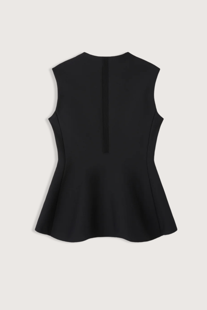 flat lay back  Milan Flare Vest black Firm knit texture made from Milan rib
Tight fit at the waist
Single-layer construction
Single-breasted
100% Polyester (Recycled Polyester)