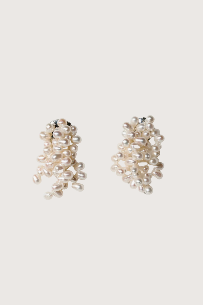 flat lay Mini Mermaid Fringed Pearl Earring Silver Clusters of irregular sea pearls
Grouped en masse for sculptural dynamism
Recycled Sterling Silver and baroque pearls strung on silk
Earring length 3.5cm