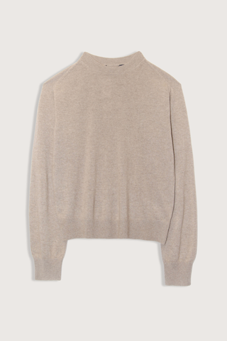 flat lay Minos Cashmere Long Sleeve Sweater sahara beige Crewneck
Drop shoulder
Long sleeve
Relaxed fit
100% Cashmere