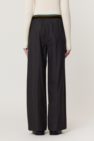 back profile model wearing Multi Color Elastic Waisted Band Trouser black melange Wool twill
Straight fit
Multicolor elastic waistband
100% Sheep Wool | LINING: 100% Cotton