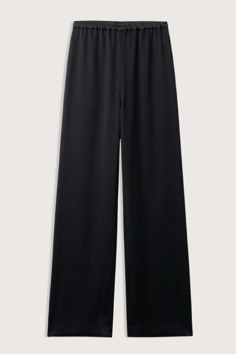 flat lay Naomi Bias Cut Pull On Pant Black Bias-cut
Pull-on pant
Elastic waist
100% Silk
