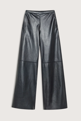 flat lay Nappa Leather HG Waist Pant petrole High–waisted trousers
Soft, semi–glossy texture of the nappa leather
Straight–cut legs
Elastic on the back of the waist
In–seam pockets on the hips
Comfortable inseam
Soft leg
Wide bottom