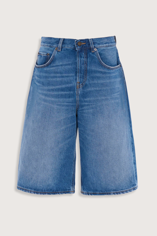 flat lay New Becky Denim Short real blue mid wash Trapeze-cut bermuda shorts
Mid-rise waist
Structured and modern silhouette

Composition – 100% cotton

Five pockets