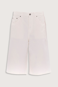 flat lay New Becky Twill Short off white Trapeze-cut bermuda shorts
Mid-rise waist
Structured and modern silhouette

Composition – 100% cotton

Five pockets