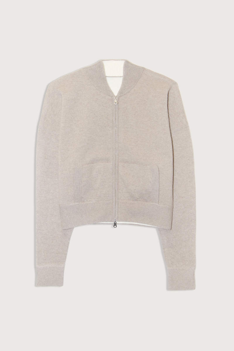 flat lay New Jace Cashmere Bomber beige melange 100% cashmere
Milano stitch — a smooth, compact knit
Zip-through silhouette
Stand collar
Large front patch pocket
Ribbed cuffs and hem
Relaxed and easy