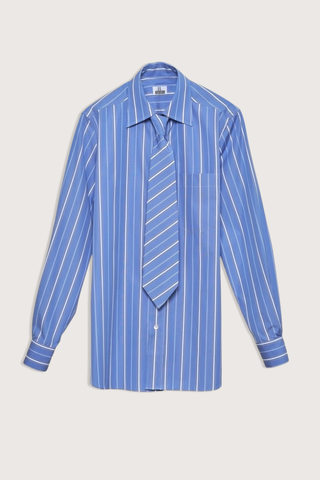flat lay New Work Shirt With Tie blue white stripe Mid blue Regency stripe
Square collar
Button placket
White hem gussets finish the side seams
Curved hem
Straight cut - classic fit
Back yoke with pleat
Square cuff
Mother-of-pearl buttons
Medium weight fabric
100% two-ply cotton poplin 