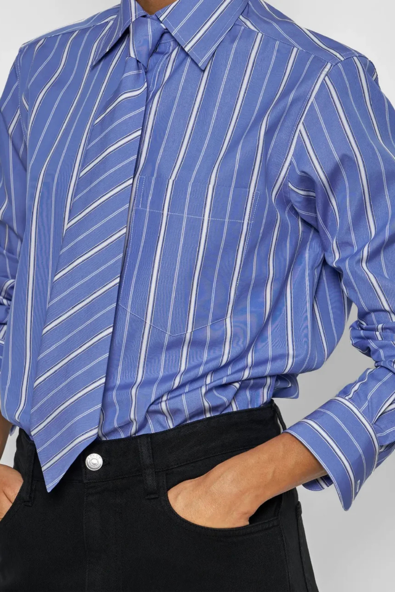 angled profile model wearing New Work Shirt With Tie blue white stripe Mid blue Regency stripe
Square collar
Button placket
White hem gussets finish the side seams
Curved hem
Straight cut - classic fit
Back yoke with pleat
Square cuff
Mother-of-pearl buttons
Medium weight fabric
100% two-ply cotton poplin 