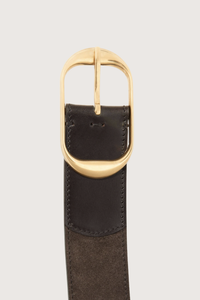 close up buckle detail of Nili Belt Vintage Brown 40mm contour belt
Custom Nili buckle
Finished with micro engraving on the back
Leather Suede Combo
100% Calfskin Leather