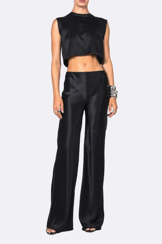 front profile model wearing Norma Satin Pant black Mid rise
Straight-leg
Seamless
Drapes beautifully
Elastic waist
77% Acetate, 23% Polyester