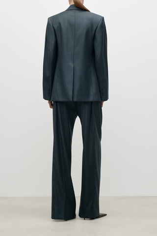 back profile model wearing Olie Sculptural Layerd Classic Wool Jacket marsh green Tailored jacket
Dark grey-blue tone
Structured silhouette
Fluid wool tailoring
Fold back front lapel
Layered jacket with patch pockets
Fully lined and concealed front fastening
100% Virgin Wool