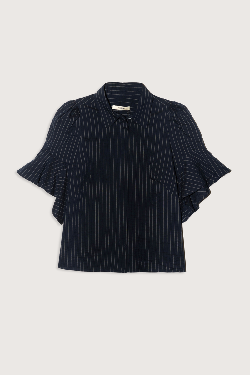 flat lay Organza Stripe Short Sleeve Top ink blue cotton Vertical stripe
Concealed button placket
Classic collar
Short sleeves
Ruffle at the hem
