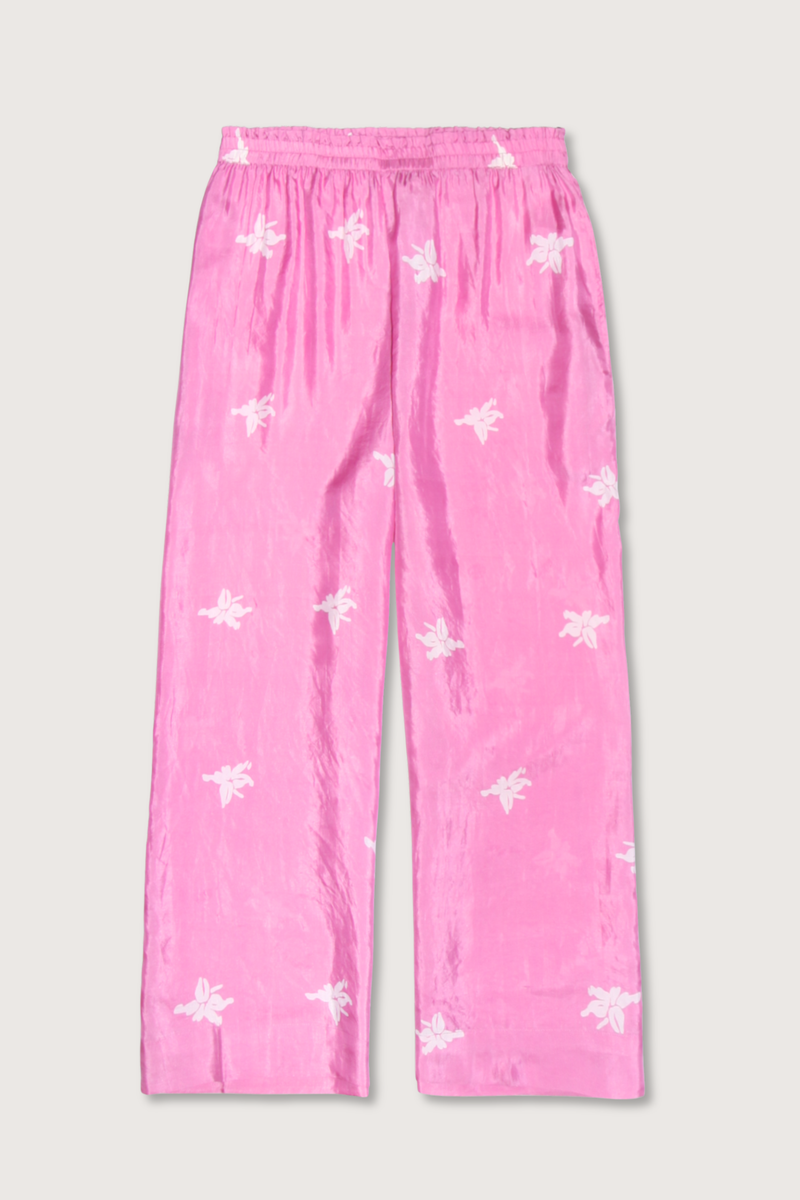 flat lay Otto Pink Jasmin Pant pink Hand-loomed silk
Cropped floral pant
Elasticated waist
Pajama-style silhouette
Hand-block-printed with an asymmetrical floral motif