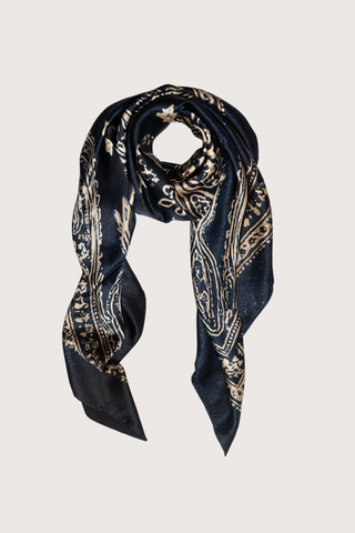 flat lay Oversized Bandana Scarf Square bandana print

100% SILK blue