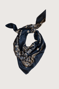 flat lay Oversized Bandana Scarf Square bandana print

100% SILK blue