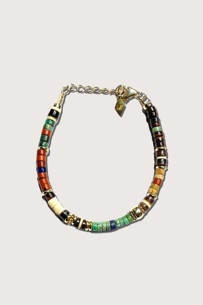 flat lay Paco 6 Bracelet Mix of genuine turquoises, vintage agates and gold-plated 18K findings. You will never take it off!

Dimensions: 16cm.

Handmade in Gachon Pothier's Parisian workshop.