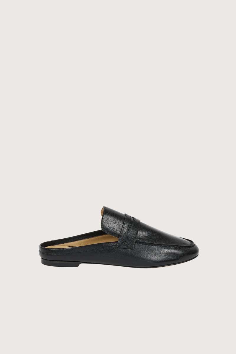 side profile Penny Mule Black leather Backless version of Jamie Haller's classic Penny Loafer
Slip on ease
Handmade in Italian Bufalini
Sizing is the same as the classic Penny Loafer