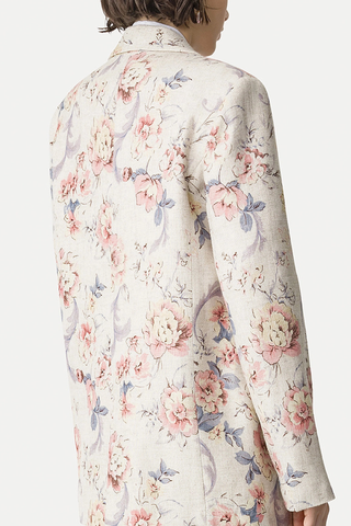 back profile model wearing Peonia Linen Jacket “Peonia my love” motif
Single breasted
Lightly padded shoulders
Back vent

Tailored fit


70% viscose 30% linen