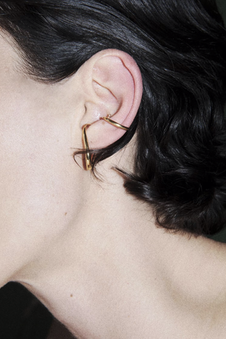 model wearing Petit Mirage Cuff Earring Vermeil 925 Silver covered with 18 carat gold (Vermeil 5 microns)