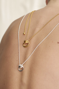 model wearing Petit Round Trip Necklace vermeil Closed and crazy shapes that encircle the body. These pieces loop around endlessly, from starting point to finish line.
Silver 925 coated with 18 Karat gold (Vermeil 5 microns)
Chain length: 80cm
Adjustable chain