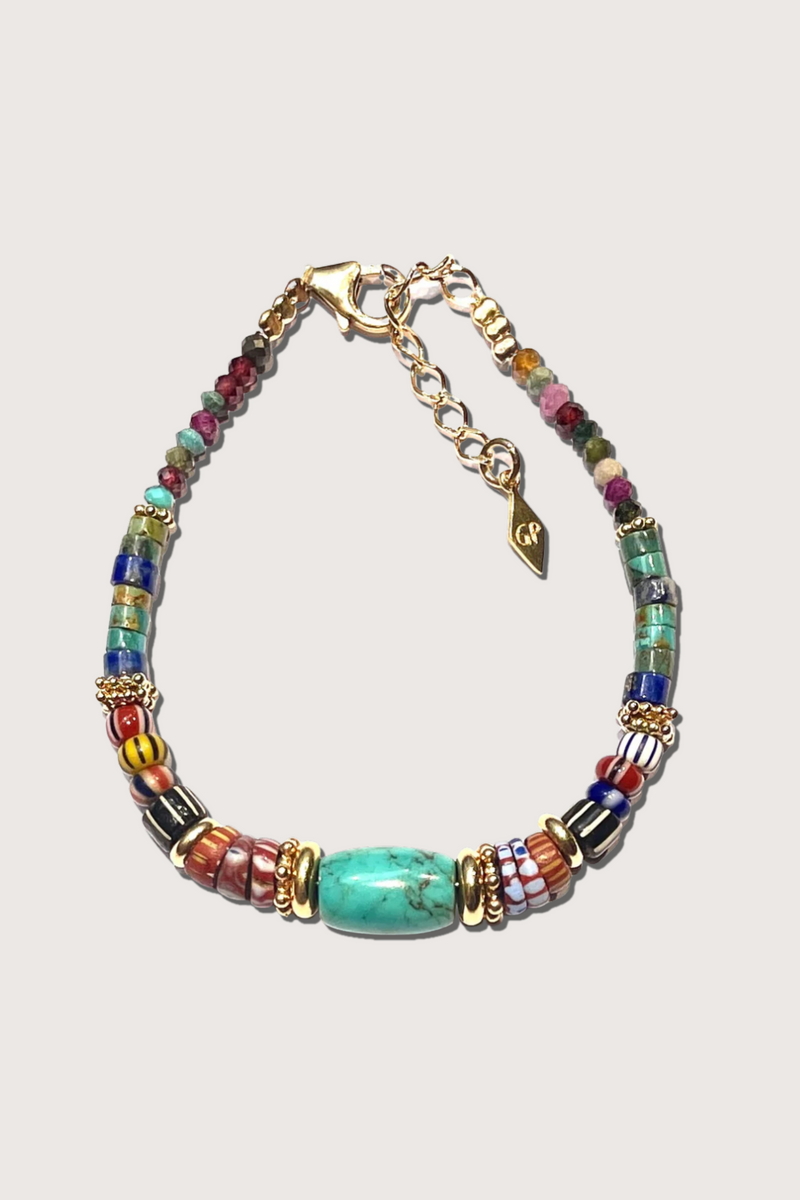 flat lay Pia Bracelet Mix of semi precious stones, African beads and gold-plated 18K finitions. You will never take it off!

Dimensions: 16cm - adjustment chain

Handmade in Gachon Pothier's Parisian workshop.