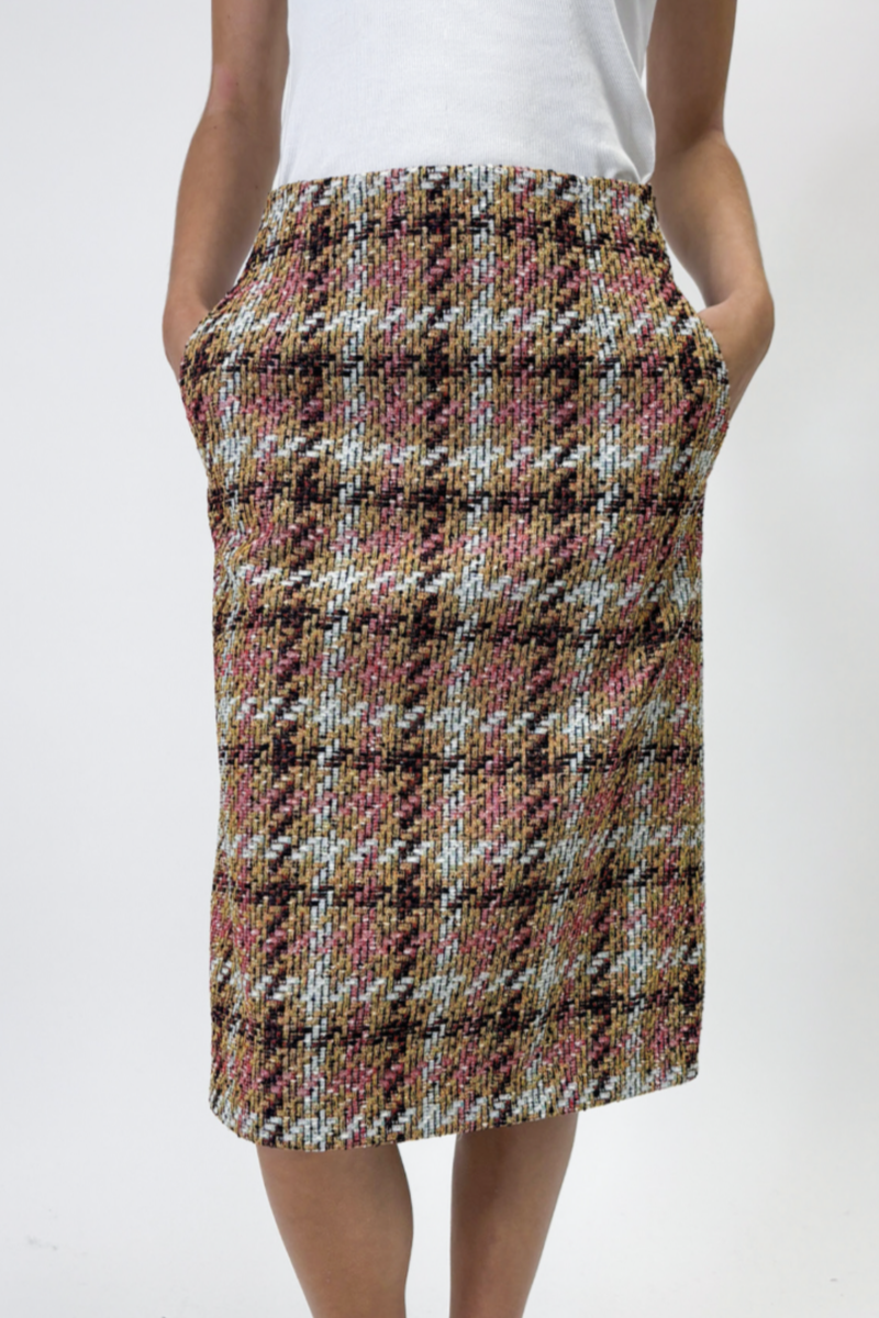 front profile model wearing Plaid Pencil Skirt rose multi Pencil skirt
Side zipper
Tweed texture
Includes liner
Shell: 51% Cotton, 27% Virgin Wool, 22% Polyamide | Lining: 57% Viscose, 43% Polyester