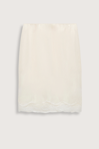 flat lay Playful Volumes Skirt Camella White Lingerie-inspired skirt
Scalloped lace trim around the hemline
100 % Silk
Double layer silk Habotai lingerie-style skirt
Lace hem with scalloped edge
Silk Habotai lining with lace detail