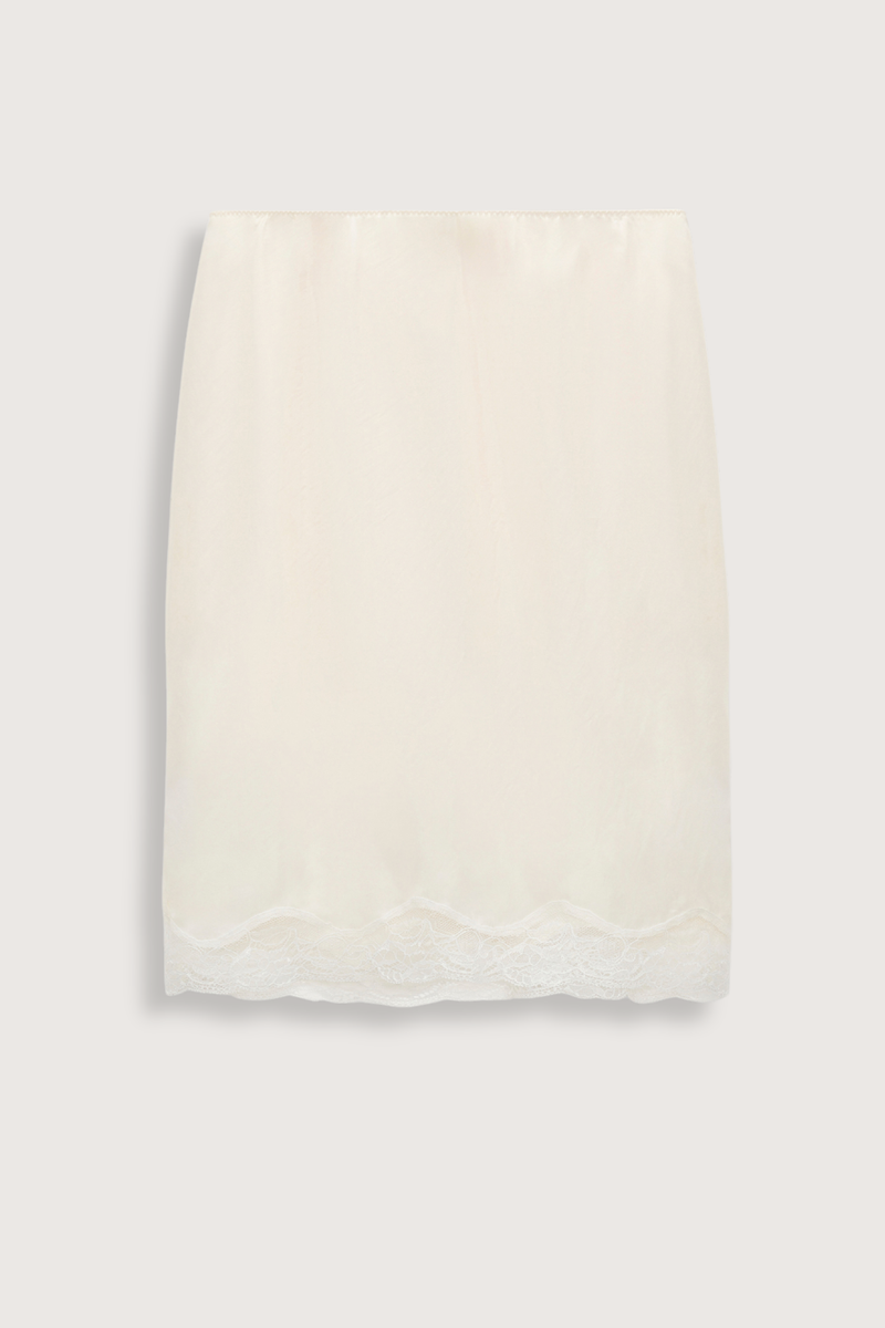 flat lay Playful Volumes Skirt Camella White Lingerie-inspired skirt
Scalloped lace trim around the hemline
100 % Silk
Double layer silk Habotai lingerie-style skirt
Lace hem with scalloped edge
Silk Habotai lining with lace detail