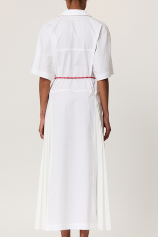 back profile model wearing  Pleated Poplin Dress With Red Belt white popeline long shirt dress
V-neck
Belt included