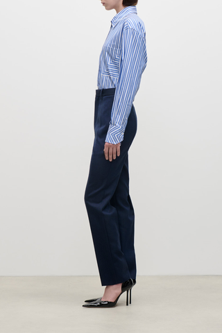 side profile model wearing  Pocket Detail Cotton Stripe Shirt blue white Striped cotton shirt
Classic shirt construction
Chest pocket detail
Seam diagonal stripe detail
100% Cotton