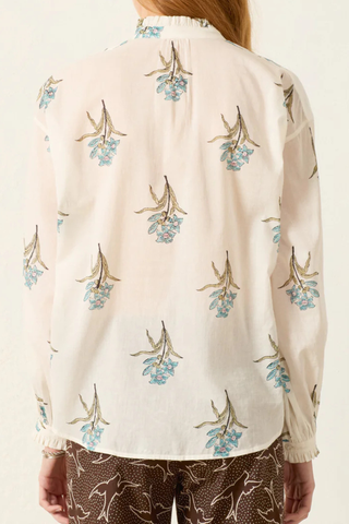 back profile model wearing Poet Sky Mist Flower Blouse off white cotton Loose fit
Ruffled collar
Dramatically gathered sleeves
Slightly sheer
Hand-block-printed with signature falling floral motif
Border-print placket
Block-printed by hand