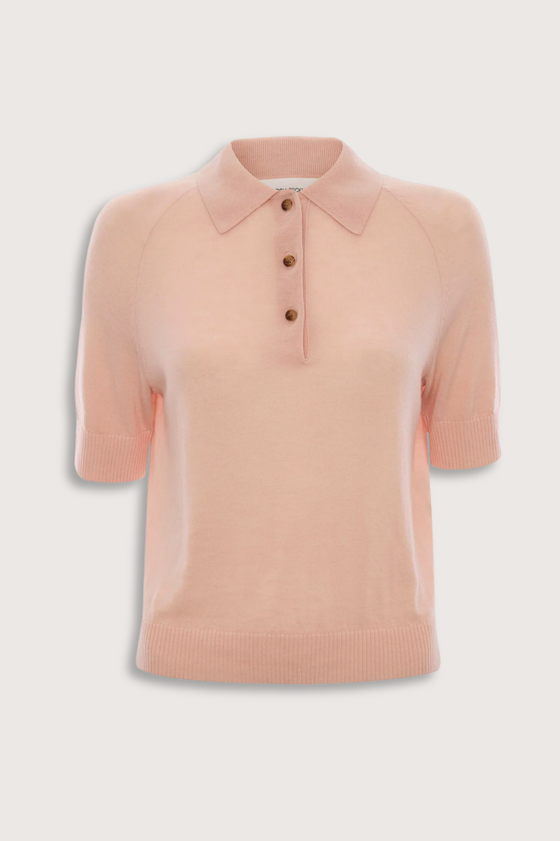 flat lay Polo Collar Top pale rose Lightweight fine guage knit
Integral rib trims
Polo traditional collar with buttons
Back neck VB logo embroidery
Relaxed raglan sleeve