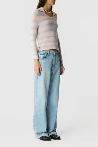 side profile model wearing Port Polo Cashmere With Side Button Powder Pink Combo LIGHT-WEIGHT TEXTURED STRIPE POLO
V NECK WITH POLO COLLAR
COLLAR TIPPED IN CONTRAST COLOR
SHRUNKEN FIT WITH 3/4 LENGTH SLEEVES
HIGH RIB HEM WITH THREE BUTTON SIDE VENT
BACK NECK GIR BRANDING