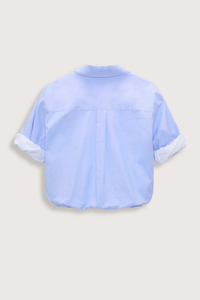 back flatlay of Powerful Ease Blouse oxford blue white 100 % Cotton
Full double-layer cropped blouson blouse with half sleeves
First layer in white stretch poplin, top layer in light blue oxford
First layer has a hidden placket
Top layer with chest pocket and without buttons
Turn up cuffs
Elastic hem